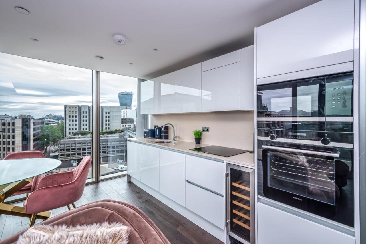 Luxury 2 Bedroom Apartment In Tower Hill 런던 외부 사진