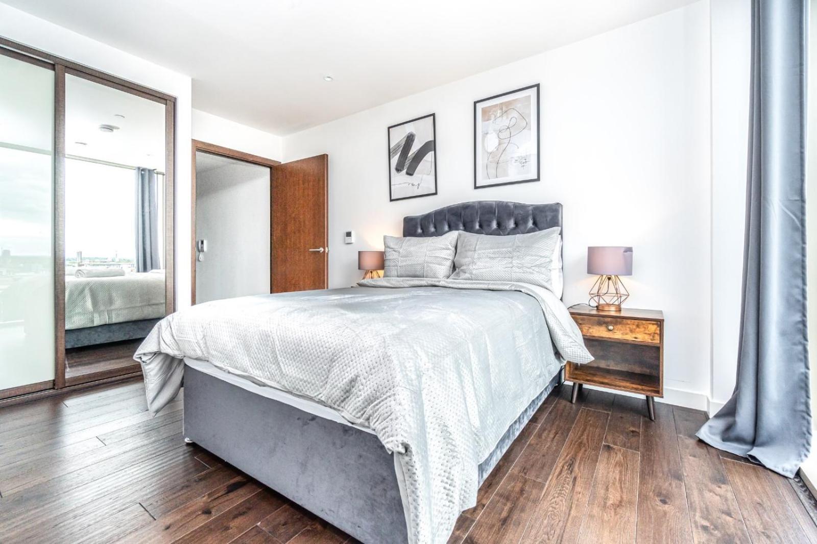 Luxury 2 Bedroom Apartment In Tower Hill 런던 외부 사진