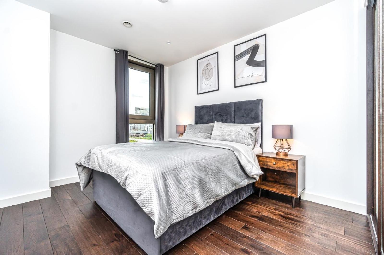 Luxury 2 Bedroom Apartment In Tower Hill 런던 외부 사진