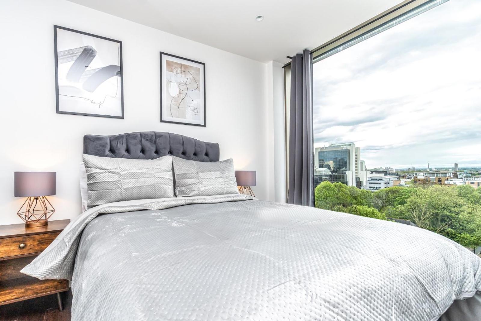Luxury 2 Bedroom Apartment In Tower Hill 런던 외부 사진