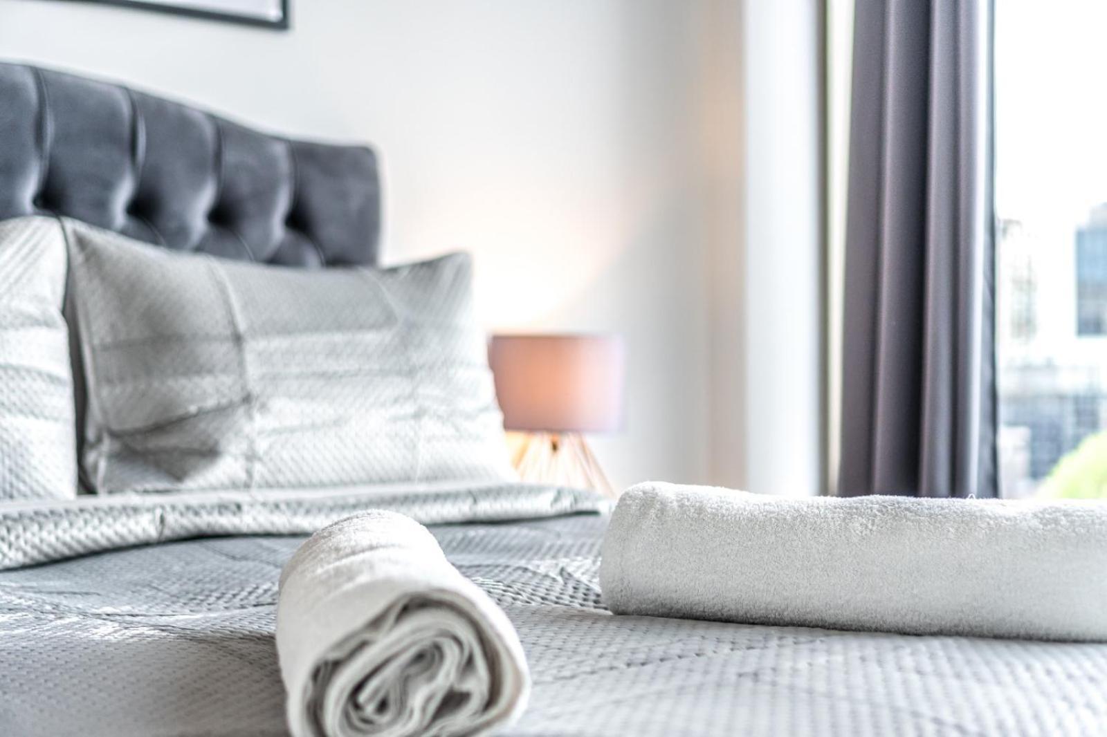 Luxury 2 Bedroom Apartment In Tower Hill 런던 외부 사진